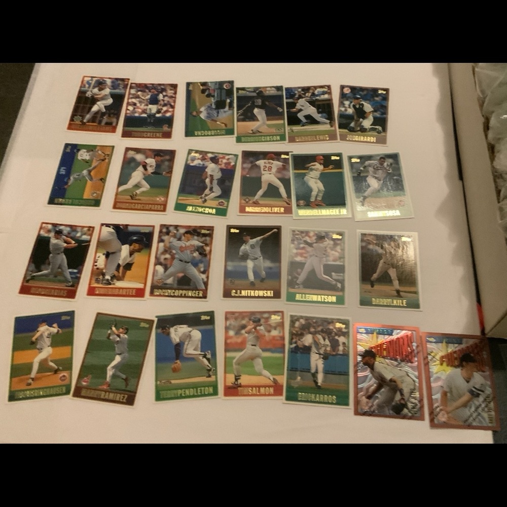 Bundle of Baseball Cards Lot 284